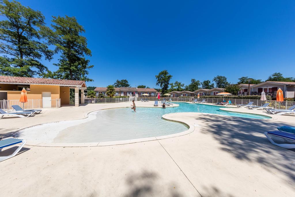 Vacanceole - Le Domaine Du Golf D'Albret 巴巴斯特 外观 照片